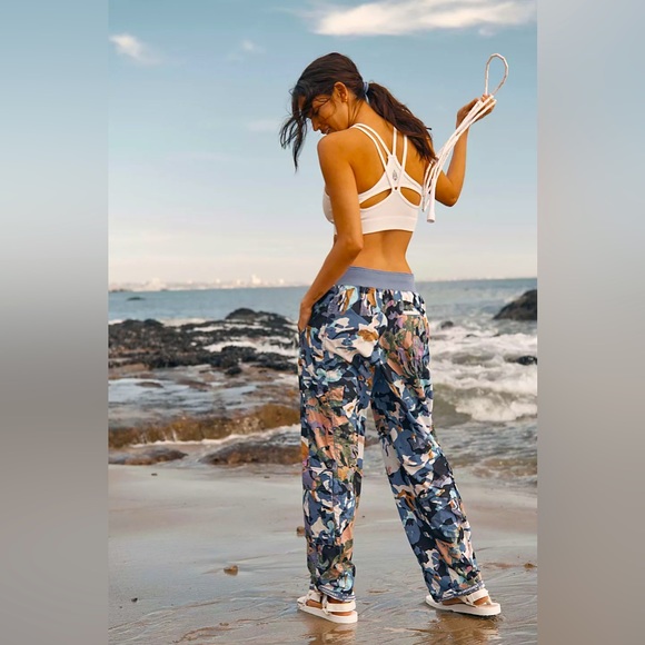 FP MOVEMENT Mesmerize Me Printed Cargo Pants Violet Splendor NWT - Picture 3 of 9